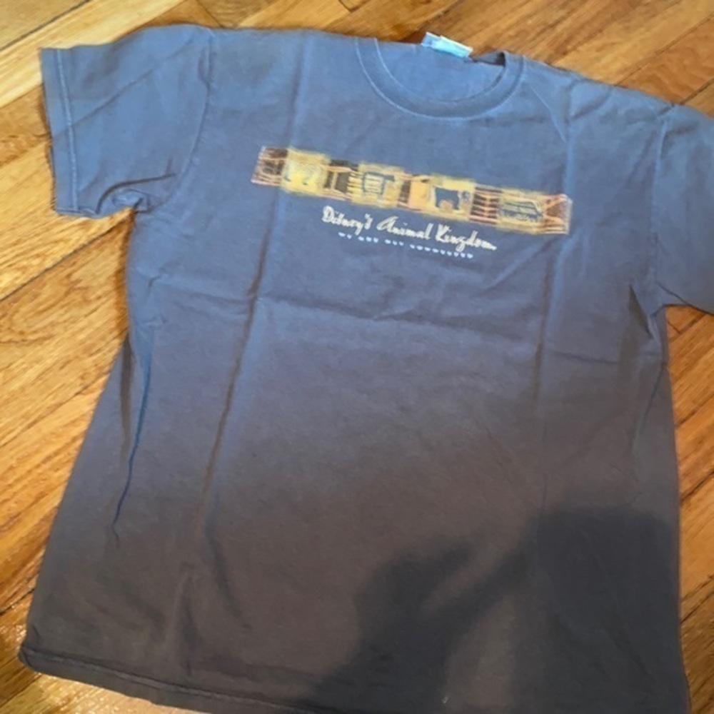 Vintage M Disney World Animal Kingdom t shirt EUC rare